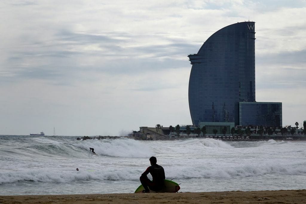 Cómo hacer surf por Barcelona
